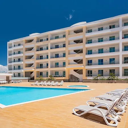 Adega Poolside